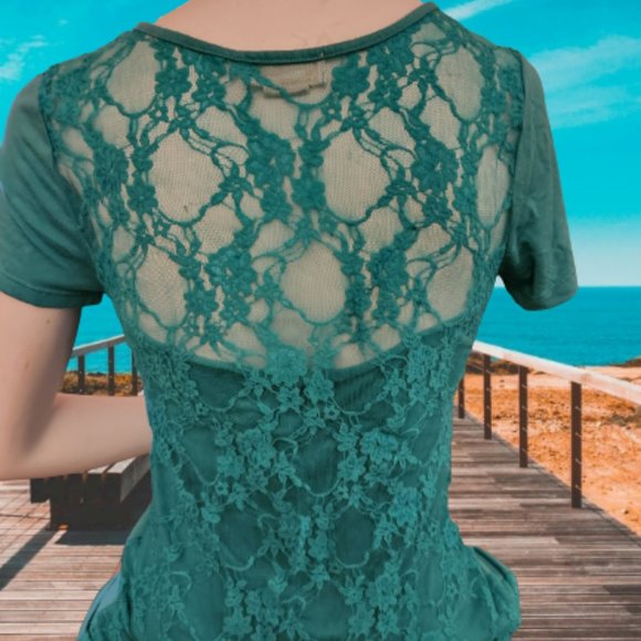 Green Mynk Top Med lacy/ bundle requirement - Picture 2 of 4